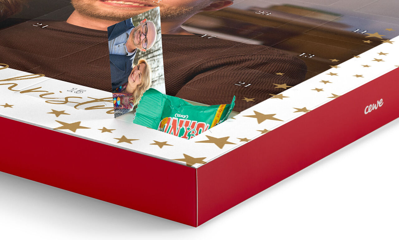 Thoughtful surprises in the CEWE Advent calendar showcase personal photos and sweets.